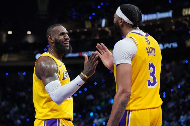 Los Angeles Lakers ganan el primer trofeo de campeonato de mitad de temporada en la historia de la franquicia